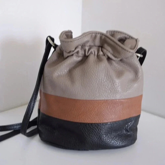 NWOT Jessica Simpson  cross body bag - Picture 2 of 4